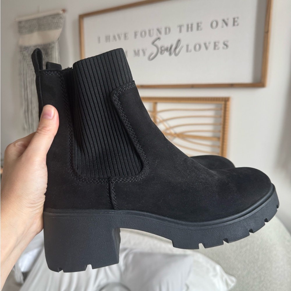 No Boundaries Chelsea Boots